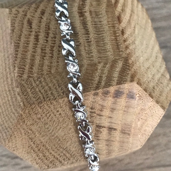 Crystal stone embellished bracelet - Picture 4 of 6